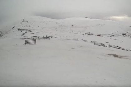 Έπεσαν τα πρώτα χιόνια στο Καϊμάκτσαλαν - BINTEO