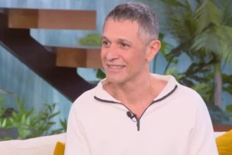 Αιμίλιος Χειλάκης: «Μέσα από το βιβλίο του ο Αλέξης Τσίπρας ζητά συγγνώμη για τα λάθη του»