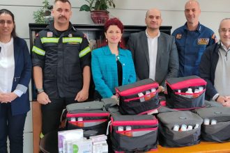 Παράδοση φαρμακευτικού και αναλώσιμου υλικού στην Ειδική Μονάδα Δασικών Επιχειρήσεων από τον Διοικητή της 6ης ΥΠΕ