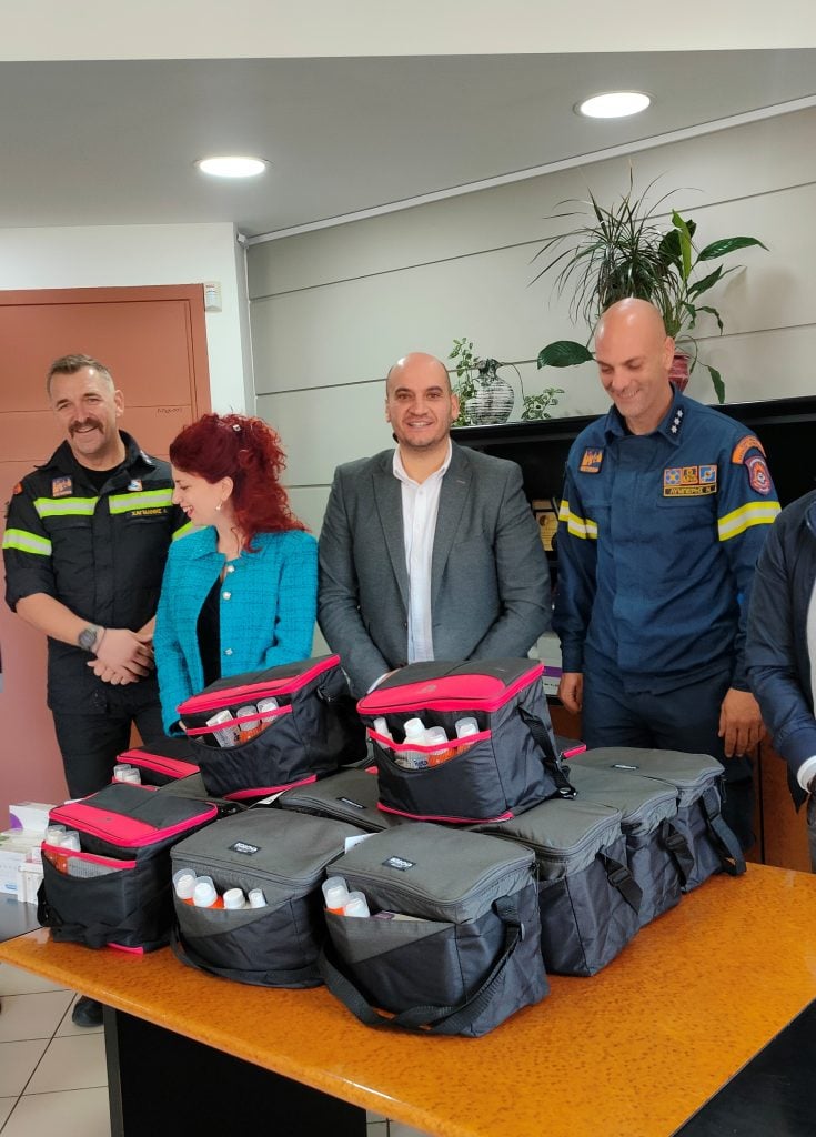 Παράδοση φαρμακευτικού και αναλώσιμου υλικού στην Ειδική Μονάδα Δασικών Επιχειρήσεων από τον Διοικητή της 6ης ΥΠΕ