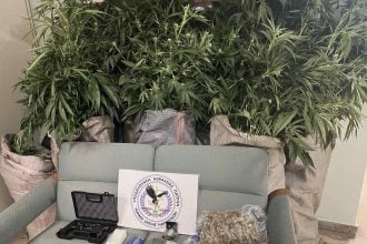 Πάτρα: Μεγάλη επιχείρηση της ΕΛ.ΑΣ - Ανακάλυψαν ναρκωτικά και όπλα μέσα σε σπίτι