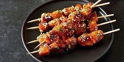 Μοσχαρίσια σουβλάκια με σάλτσα τεριγιάκι