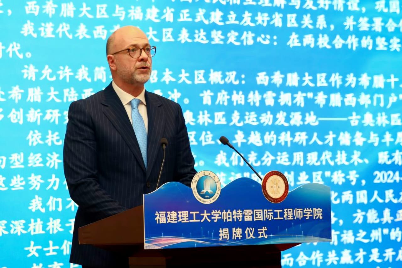 Ο Τάκης Παπαδόπουλος στην Κίνα