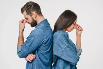 Πόσο έχετε απομακρυνθεί από τον σύντροφό σας; 5 «σιωπηρά» σημάδια που προμηνύουν το τέλος της σχέσης