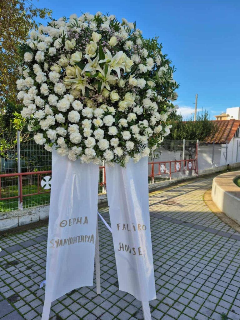 Ήταν όλοι εκεί στο τελευταίο αντίο στην μητέρα της Αγγελικής Νικολούλη