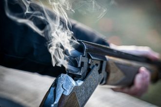 Ηράκλειο: Πυροβολισμοί σε σπίτι στο Τυμπάκι – Δέχτηκε σκάγια την ώρα που κοιμόταν