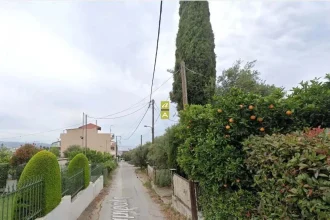 Πάτρα: Τέσσερα χρόνια αποκλεισμένοι από το ίδιο τους το σπίτι - Οικογένεια, που έχει και μέλος ΑμεΑ, ζητά τη διάνοιξη δρόμου