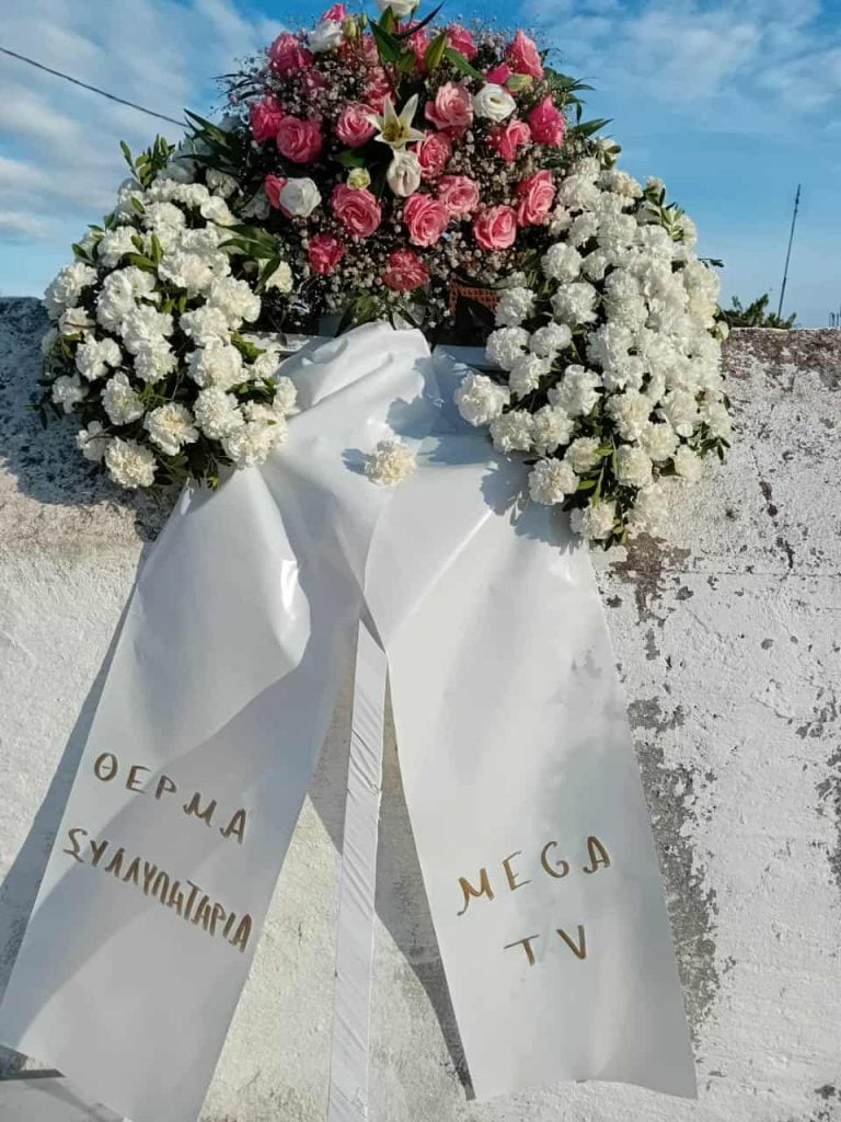 Ήταν όλοι εκεί στο τελευταίο αντίο στην μητέρα της Αγγελικής Νικολούλη