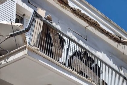 Άργος: Κατέρρευσε τμήμα μπαλκονιού και καταπλάκωσε μία 50χρονη