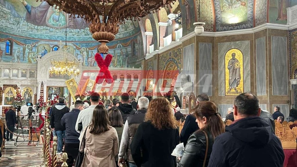 Η Πάτρα τιμά με λαμπρότητα τον Πολιούχο της, Άγιο Ανδρέα - Χιλιάδες πιστοί συρρέουν στον Ναό - Δείτε live την Θεία Λειτουργία ΦΩΤΟ