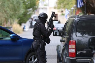 Μια έκρηξη σε οικοδομή προκάλεσε το μακελειό στα Βορίζια – Πάνω από 2.000 σφαίρες έπεσαν - Κλείνουν σχολεία - Πανικός στα νοσοκομεία