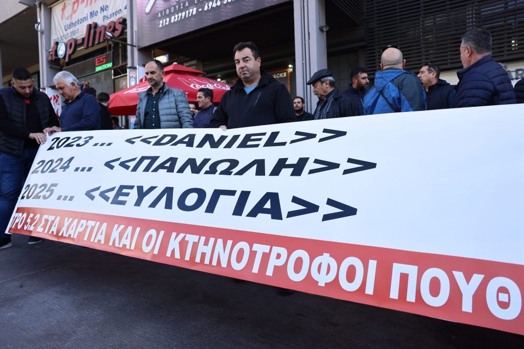 Συνάντηση με τον Κ. Τσιάρα είχαν εκπρόσωποι των αγροτών - «Θα συνεχίσουμε τις κινητοποιήσεις αν δεν πληρωθούμε» 