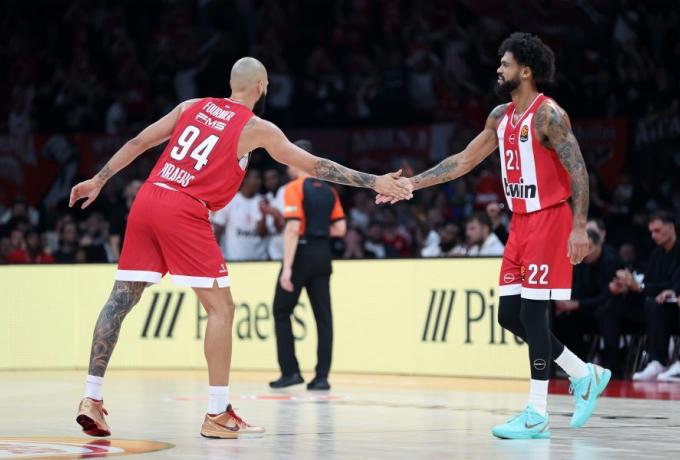 Διέλυσε τη Ζάλγκιρις με επιβλητική εμφάνιση, αλλά πάγωσε με Έβανς ο Ολυμπιακός!