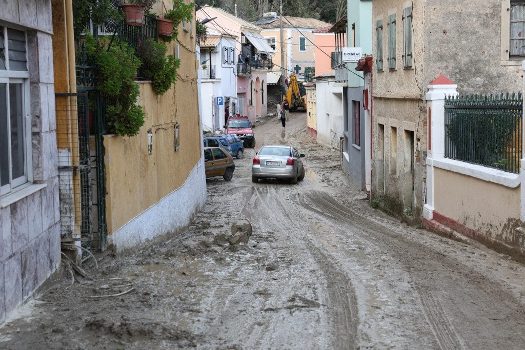 Κακοκαιρία στη Δυτική Ελλάδα: «Βιβλική καταστροφή» από τις πλημμύρες - Κατολισθήσεις, εγκλωβισμοί και διακοπές ρεύματος