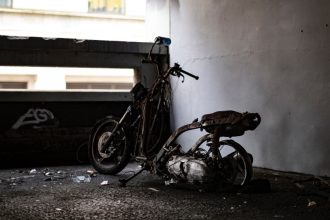 Πάτρα: Παρανάλωμα του πυρός έγιναν τέσσερα δίκυκλα τα ξημερώματα-Ήταν σταθμευμένα έξω από πολυκατοικία-Τί εξετάζουν οι Αρχές