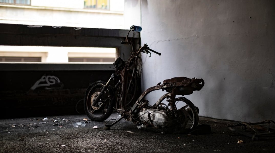 Πάτρα: Παρανάλωμα του πυρός έγιναν τέσσερα δίκυκλα τα ξημερώματα-Ήταν σταθμευμένα έξω από πολυκατοικία-Τί εξετάζουν οι Αρχές