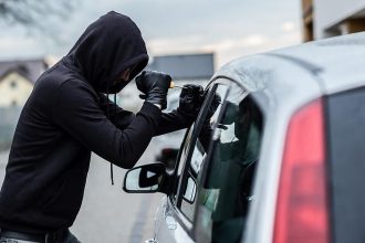 Πάτρα: Ανήλικοι συνελήφθησαν για κλοπή και οδήγηση αυτοκινήτου-Είναι μόλις 13 και 15 ετών!