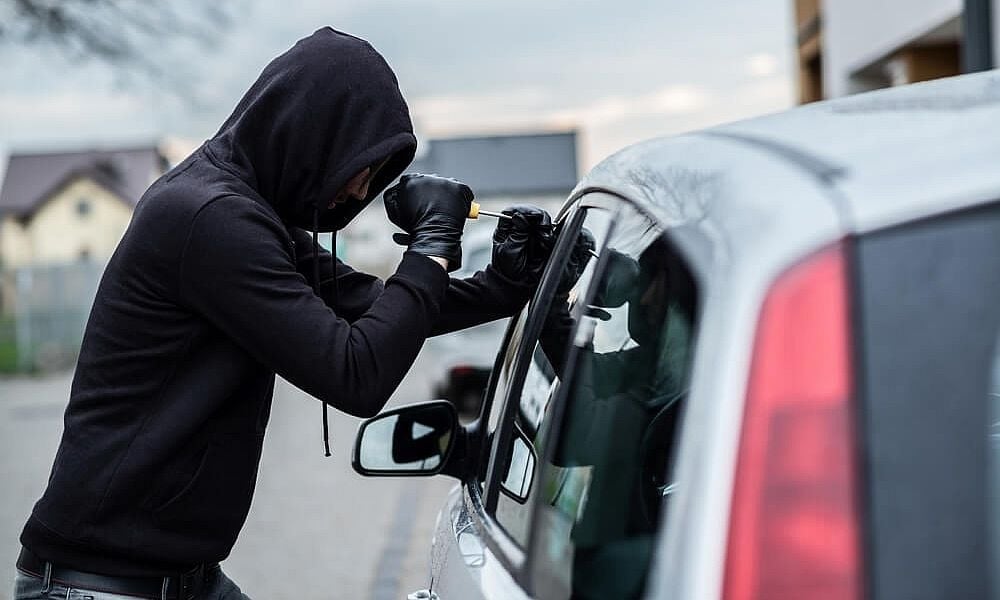 Πάτρα: Αλήλικοι συνελήφθησαν για κλοπή και οδήγηση αυτοκινήτου-Είναι μόλις 13 και 15 ετών!