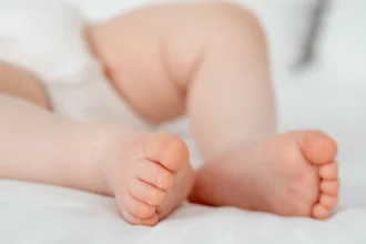 Πουλούσαν παιδιά και σε μοναχικούς άνδρες - Νέες αποκαλύψεις για την «βιομηχανία βρεφών» στα Χανιά