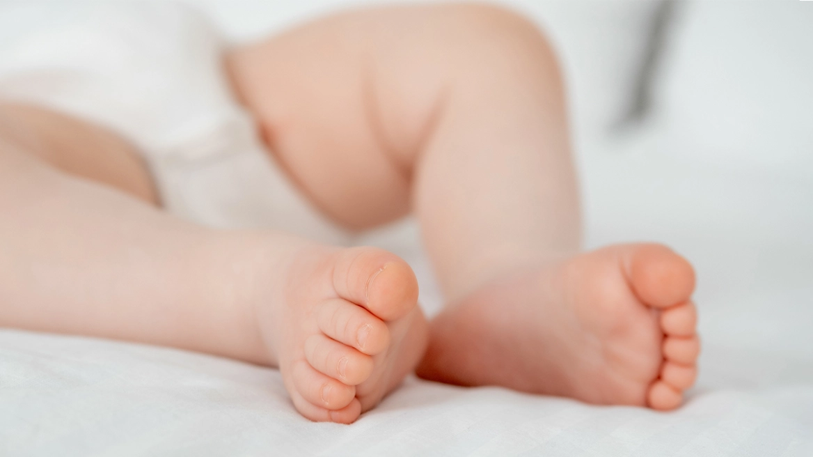 Πουλούσαν παιδιά και σε μοναχικούς άνδρες - Νέες αποκαλύψεις για την «βιομηχανία βρεφών» στα Χανιά