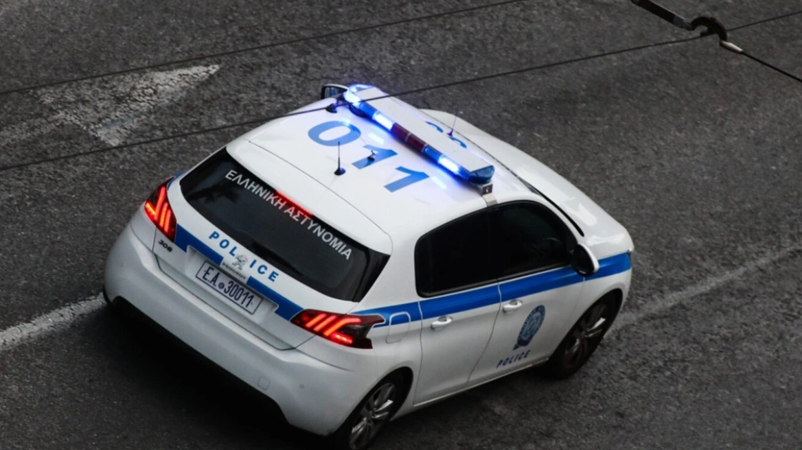 Συνελήφθη οδηγός που αγνόησε τροχονόμο έξω από σχολείο