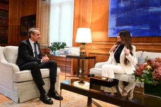 Συνάντηση Μητσοτάκη με την Κίμπερλι Γκιλφόιλ στο Μέγαρο Μαξίμου