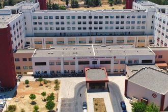 Στη ΜΕΘ 48χρονη που παρασύρθηκε από αυτοκίνητο