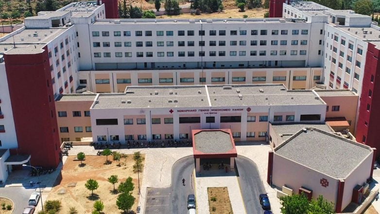 Στη ΜΕΘ 48χρονη που παρασύρθηκε από αυτοκίνητο