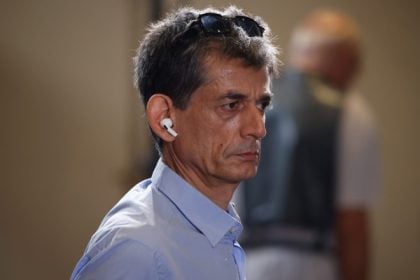 Καρανίκας για Τσίπρα: Ανερμάτιστος τιτλολάτρης – Άχρηστοι και αναχρονιστικοί οι συνεργάτες του