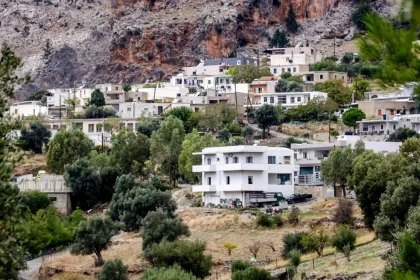 Δεν θα φύγουμε από τα σπίτια μας, δεν μας τρομάζουν οι απειλές, διαμηνύει η οικογένεια Φραγκιαδάκη - Πώς έγινε η παράδοση των τριών στα Βορίζια