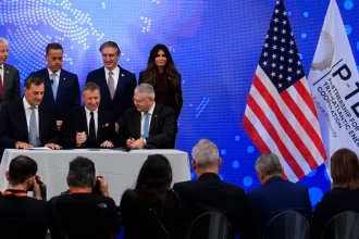 Συμφωνία Exxon Mobil, Energean και Helleniq Energy για γεώτρηση υδρογονανθράκων στο Ιόνιο - Ποιο είναι το «Οικόπεδο 2» που θα γίνουν οι έρευνες