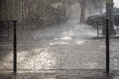 Έκτακτο δελτίο καιρού από την ΕΜΥ: Έρχονται βροχές και καταιγίδες από αύριο - Οι περιοχές που θα χτυπήσει η κακοκαιρία