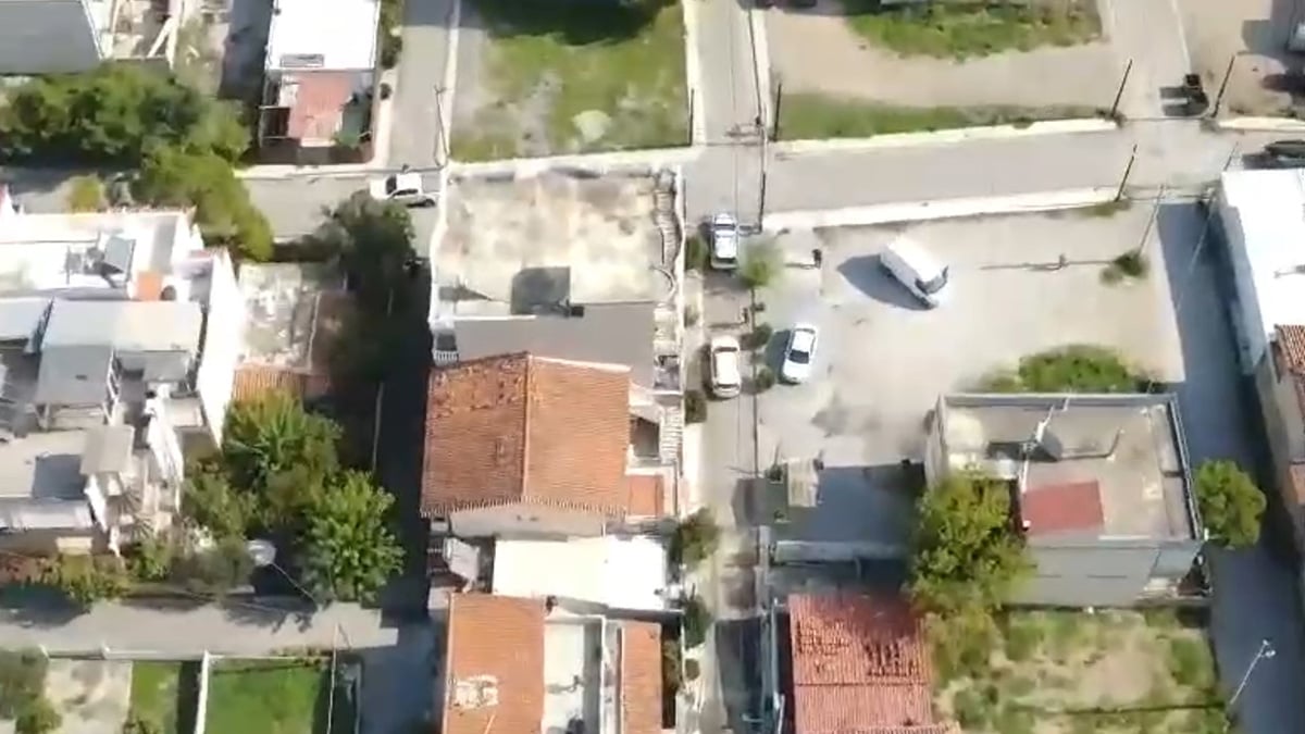 Έφοδος της ΕΛ.ΑΣ. σε σπίτια στα Άνω Λιόσια