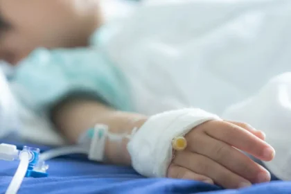 Τραγωδία στην Αχαΐα: Τι λέει ο 25χρονος που κρατούσε το παιδί αγκαλιά και έπεσαν από τη μάντρα