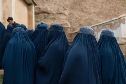 Οι Ταλιμπάν επιβάλλουν στις γυναίκες να φορούν μπούρκα για να έχουν πρόσβαση στα νοσοκομεία