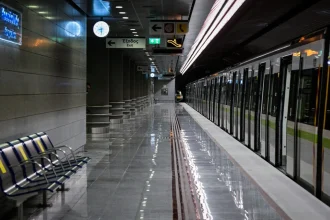 Συνελήφθησαν δύο 13χρονοι που έκλεψαν πορτοφόλι από 19χρονη στο Μετρό 