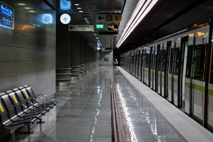 Συνελήφθησαν δύο 13χρονοι που έκλεψαν πορτοφόλι από 19χρονη στο Μετρό 