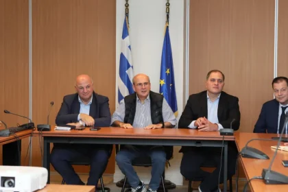 Σύσκεψη με Χατζηδάκη και Τσιάρα στον ΟΠΕΚΕΠΕ για την πληρωμή των αγροτικών επιδοτήσεων