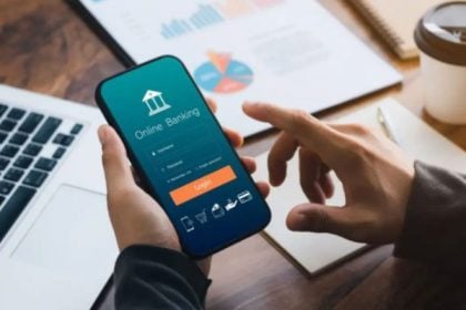 Η απάτη που «άδειασε» τον τραπεζικό λογαριασμό 20χρονης