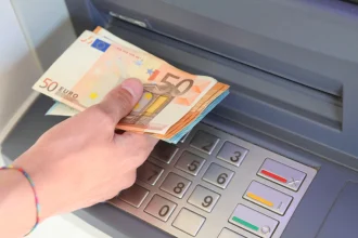 Επίδομα 250 ευρώ: Ποιοι το χάνουν, πότε θα δοθεί