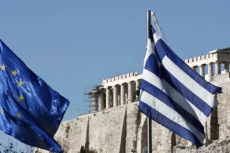 Ανάπτυξη 2,1% για φέτος και 2,2% το 2026 προβλέπει για την Ελλάδα η Κομισιόν