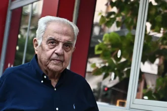 Πέθανε σε ηλικία 87 ετών ο πρώην υπουργός του ΣΥΡΙΖΑ Αλέκος Φλαμπουράρης
