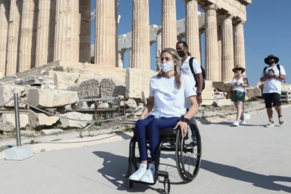 Νέα πλαστική Κάρτα Αναπηρίας: Δωρεάν για τους κατόχους της η είσοδος σε μουσεία, αρχαιολογικούς χώρους και Μέσα Μαζικής Μεταφοράς