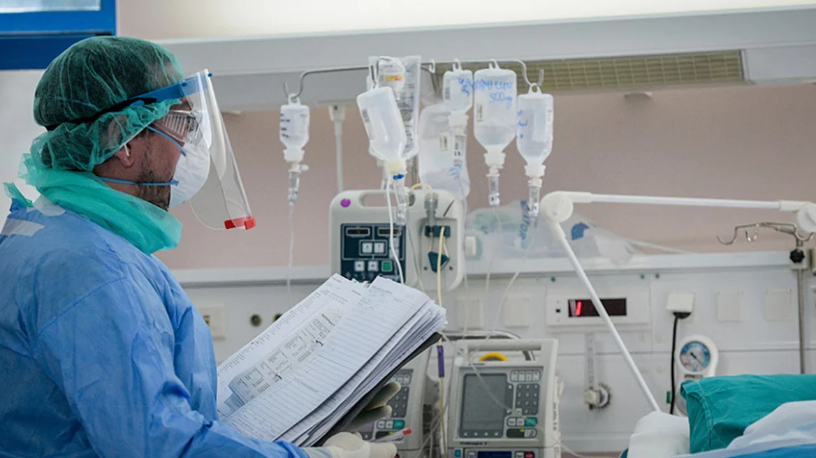 Πέθανε ο 22χρονος που κατάπιε αμάσητο ολόκληρο μπέργκερ για ένα challenge