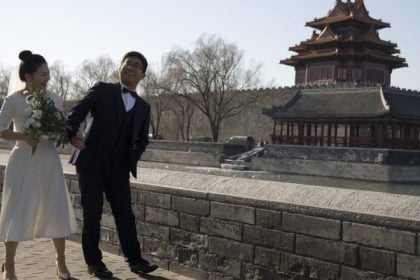 Κίνα: Δίνουν κουπόνια σε νεόνυμφους με στόχο την αύξηση των γάμων