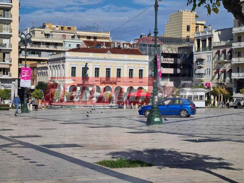 Πάτρα: Οδηγός ΙΧ "κόβει" βόλτες στην Πλατεία Γεωργίου και στον πεζόδρομο της Μαιζώνος!-ΦΩΤΟ & ΒΙΝΤΕΟ