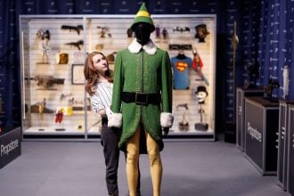 Αναμνηστικά από το «Star Wars», το «Elf» και άλλες ταινίες τίθενται σε δημοπρασία