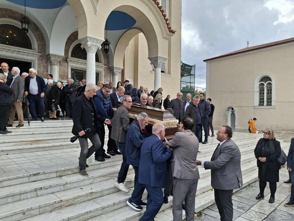 Πάτρα: Σε κλίμα συγκίνησης το τελευταίο αντίο στoν Θρασύβουλο Μαυρομμάτη - ΦΩΤΟ