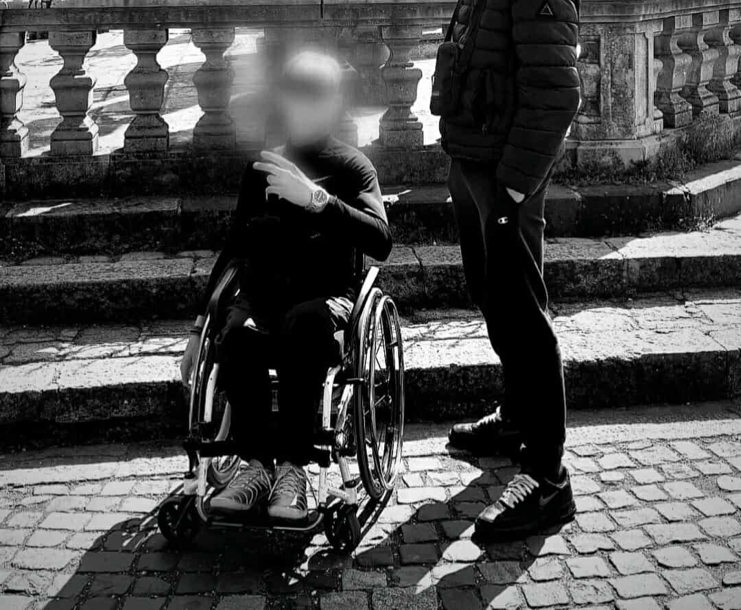 Πάτρα: Η μητέρα ξεσπά για τον γιό της σε καροτσάκι που δεν έχει πρόσβαση στο σχολείο του - "Ο Δήμος να αναλάβει τις ευθύνες του"