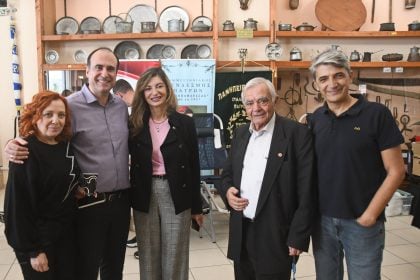 Η Βίβιαν Σαμούρη με τους εθελοντές αιμοδότες